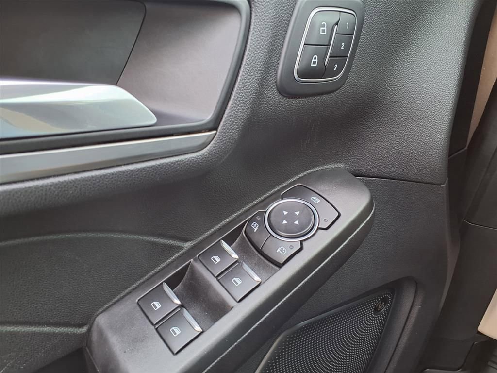 Used 2021 Ford Escape Titanium image 22