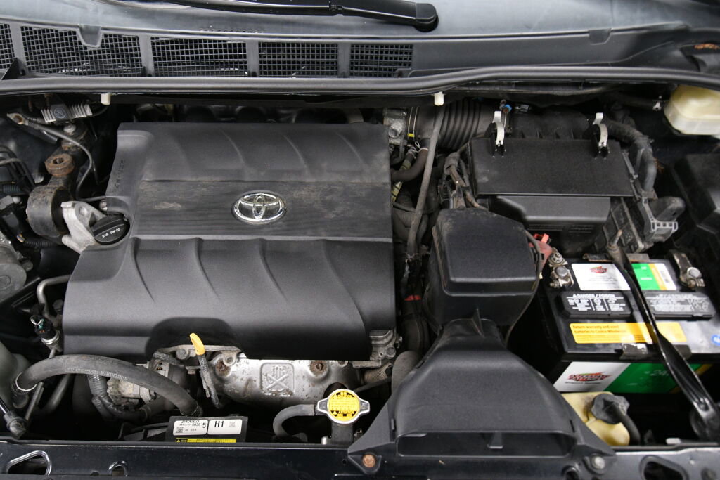 Used 2015 Toyota Sienna LE image 31