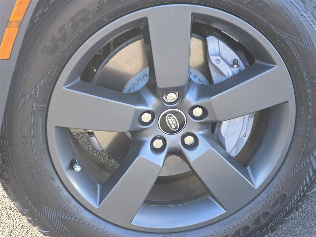 New 2025 Land Rover Defender 110 S image 28