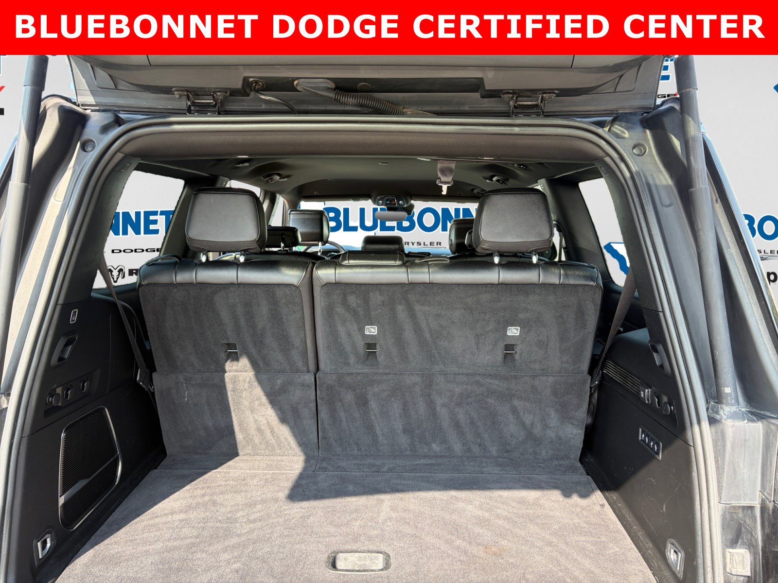Used 2024 Jeep Wagoneer Series II w/ Flexible Seating Group RWD image 23