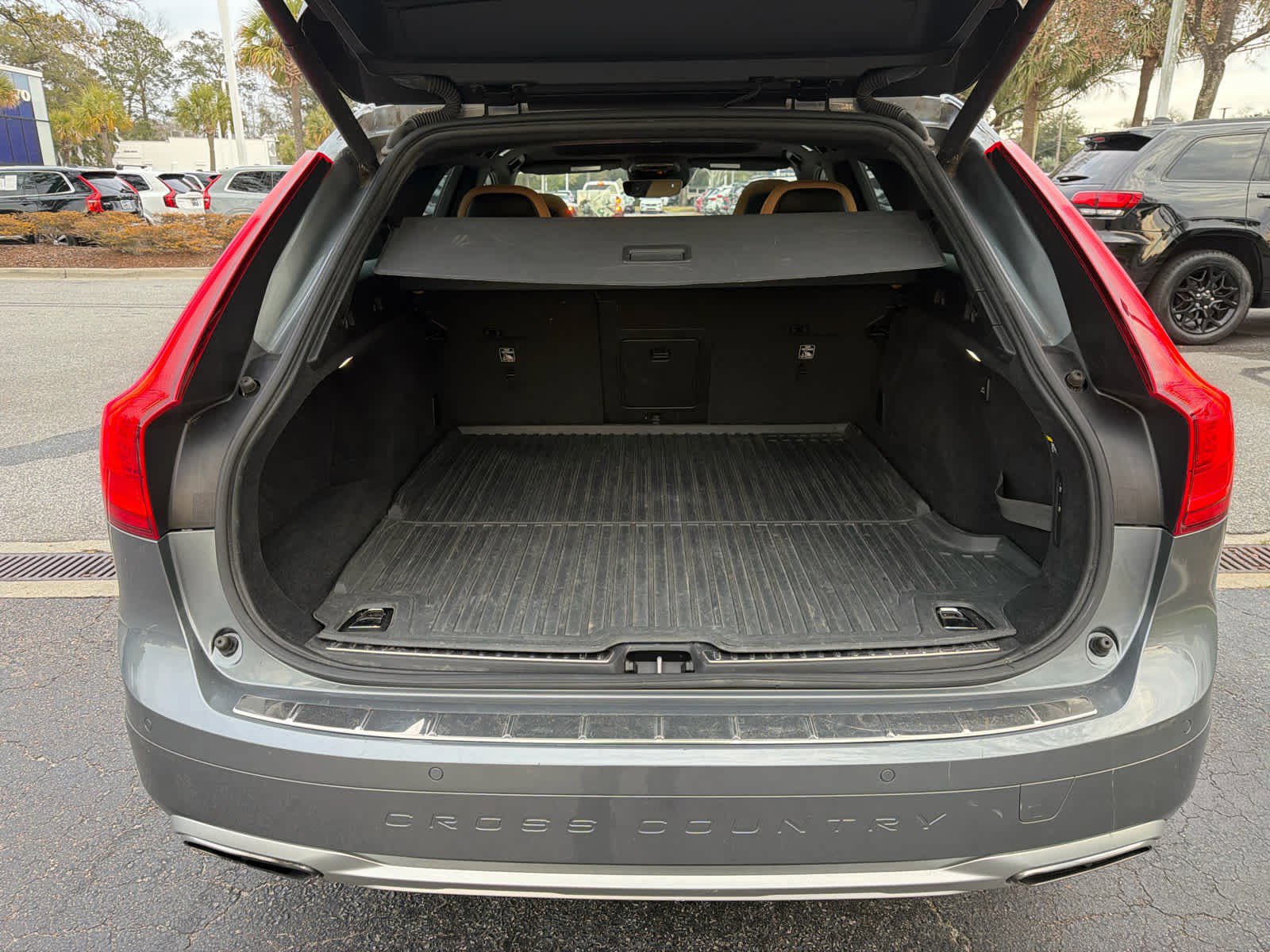 Used 2018 Volvo V90 T6 Cross Country w/ Convenience Package image 22