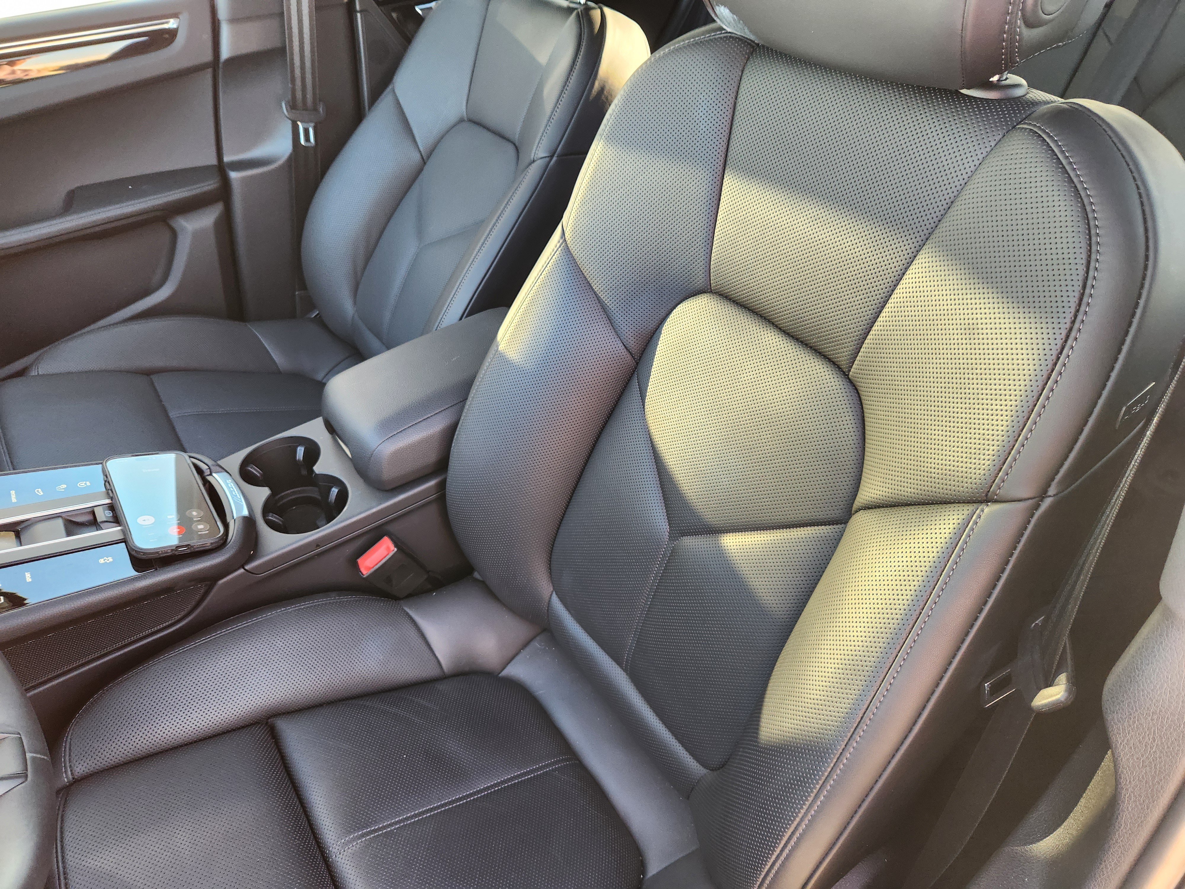 Certified 2026 Porsche Macan AWD/4WD image 6