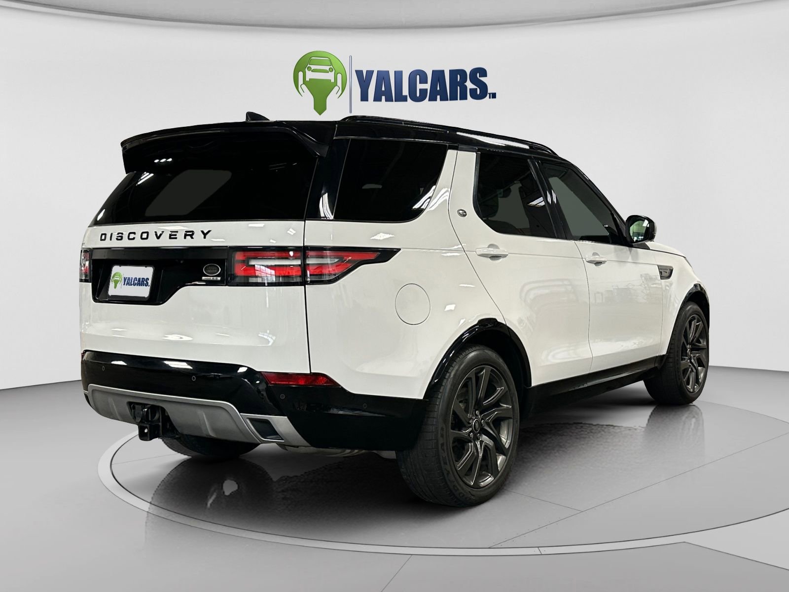 Used 2017 Land Rover Discovery HSE image 5