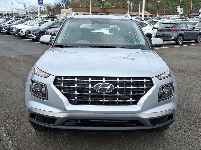 Used 2023 Hyundai Venue SEL image 2