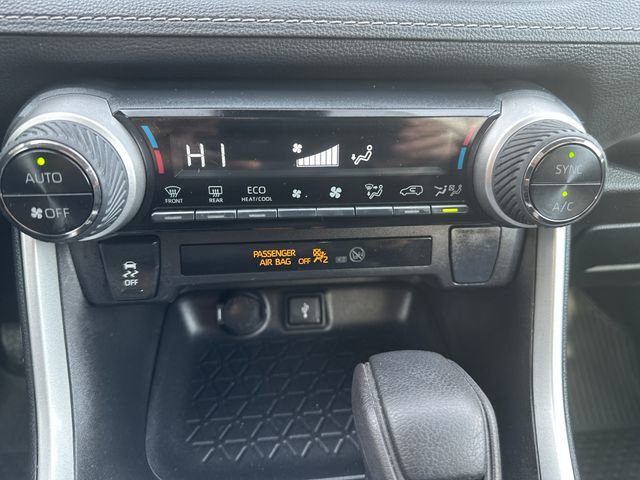 Used 2022 Toyota RAV4 XLE AWD/4WD image 16