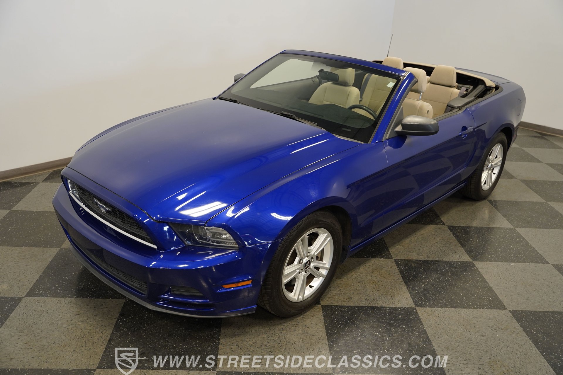 Used 2014 Ford Mustang Convertible RWD image 20