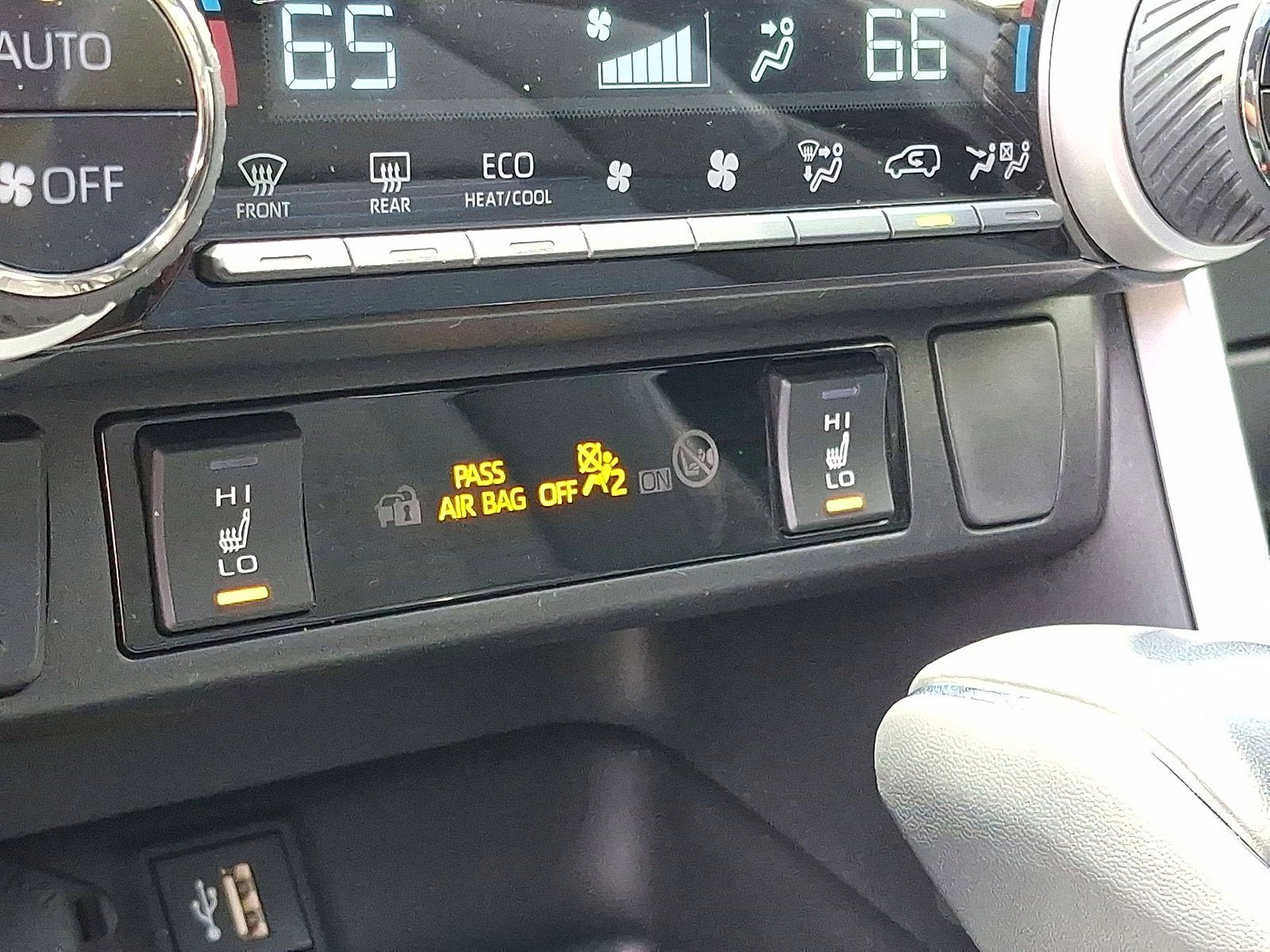 Used 2024 Toyota RAV4 XSE w/ Advanced Technology Package AWD/4WD image 11