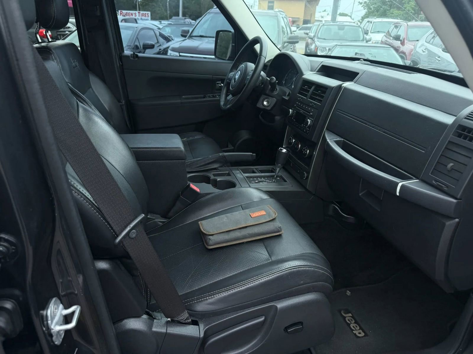 Used 2011 Jeep Liberty Sport image 12