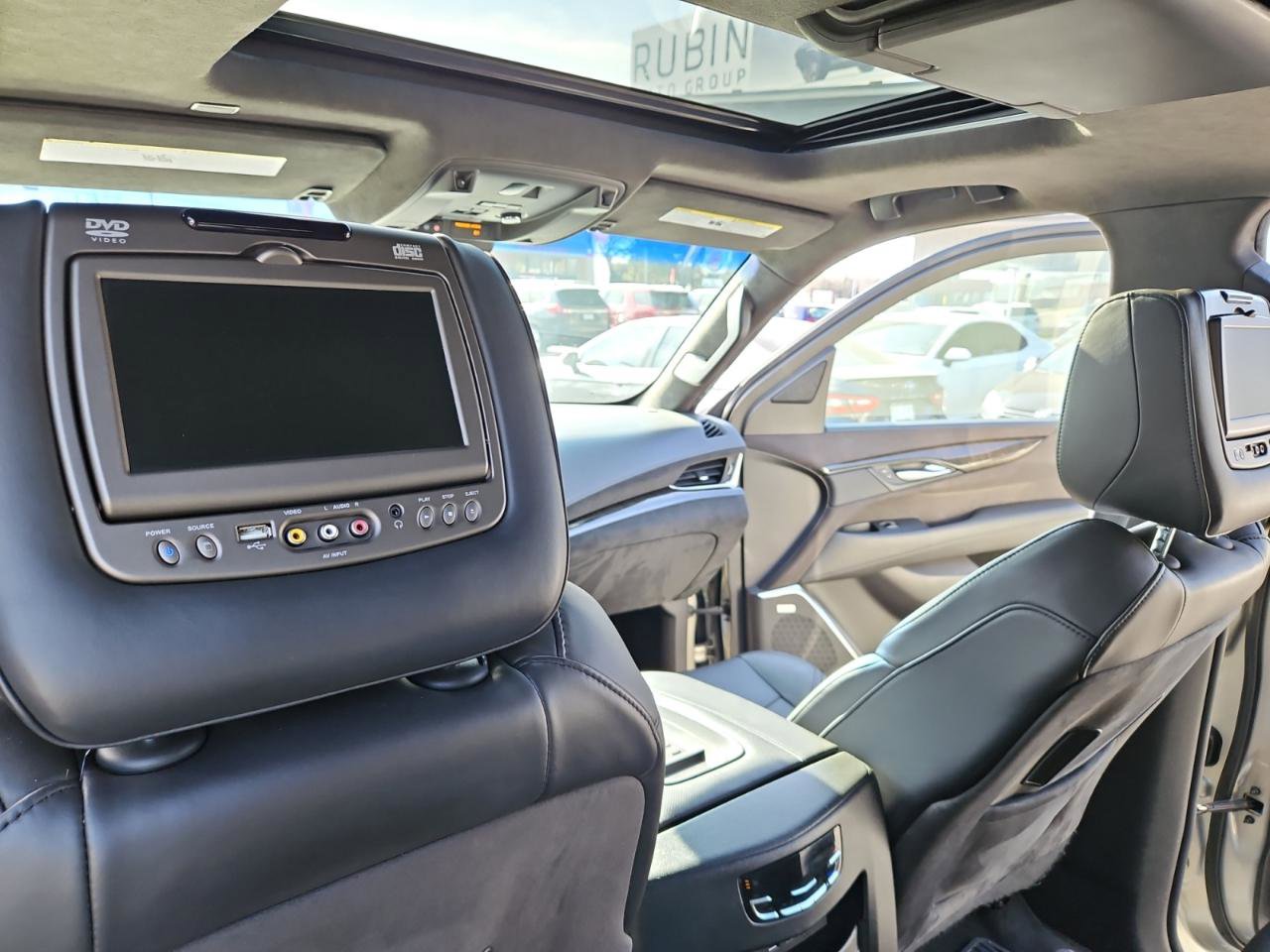 Used 2017 Cadillac Escalade ESV Platinum image 39
