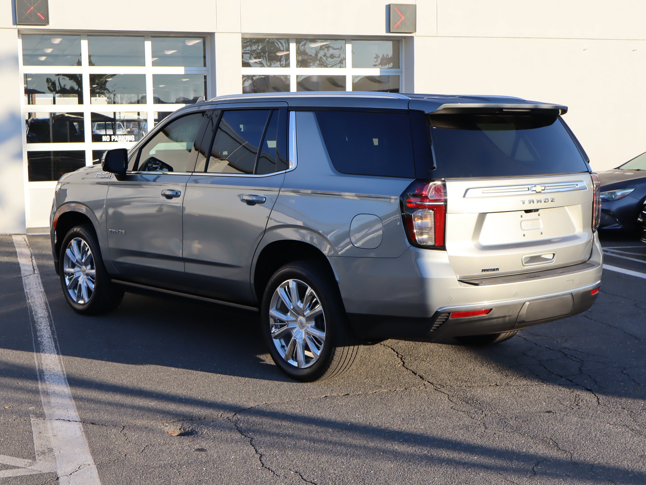 Used 2024 Chevrolet Tahoe High Country RWD image 8