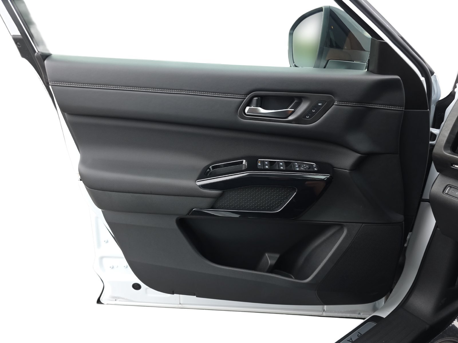 New 2026 Nissan Pathfinder Platinum w/ Accent Package FWD image 25