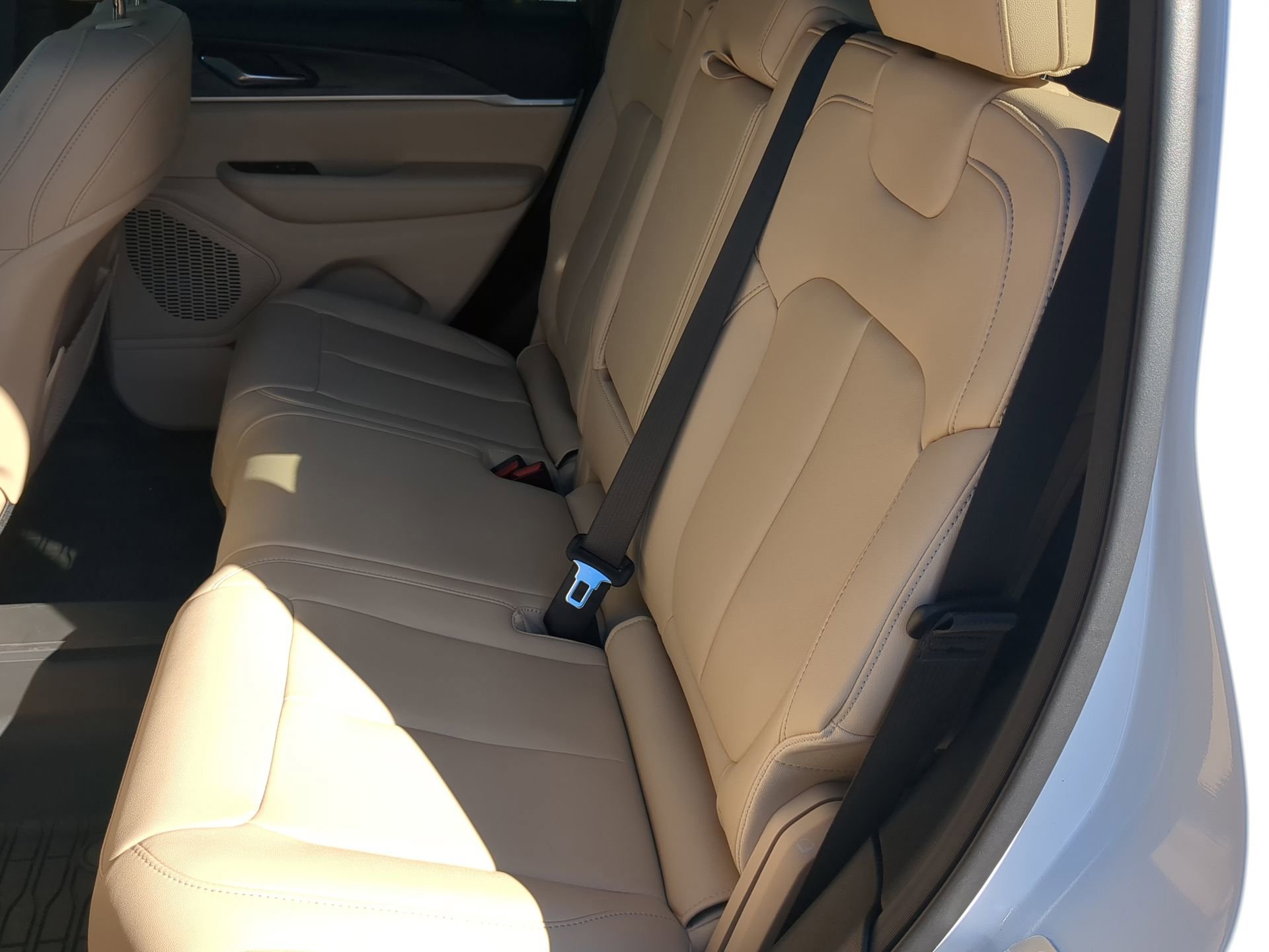 Used 2025 Jeep Grand Cherokee Limited w/ Trailer Tow Package image 46