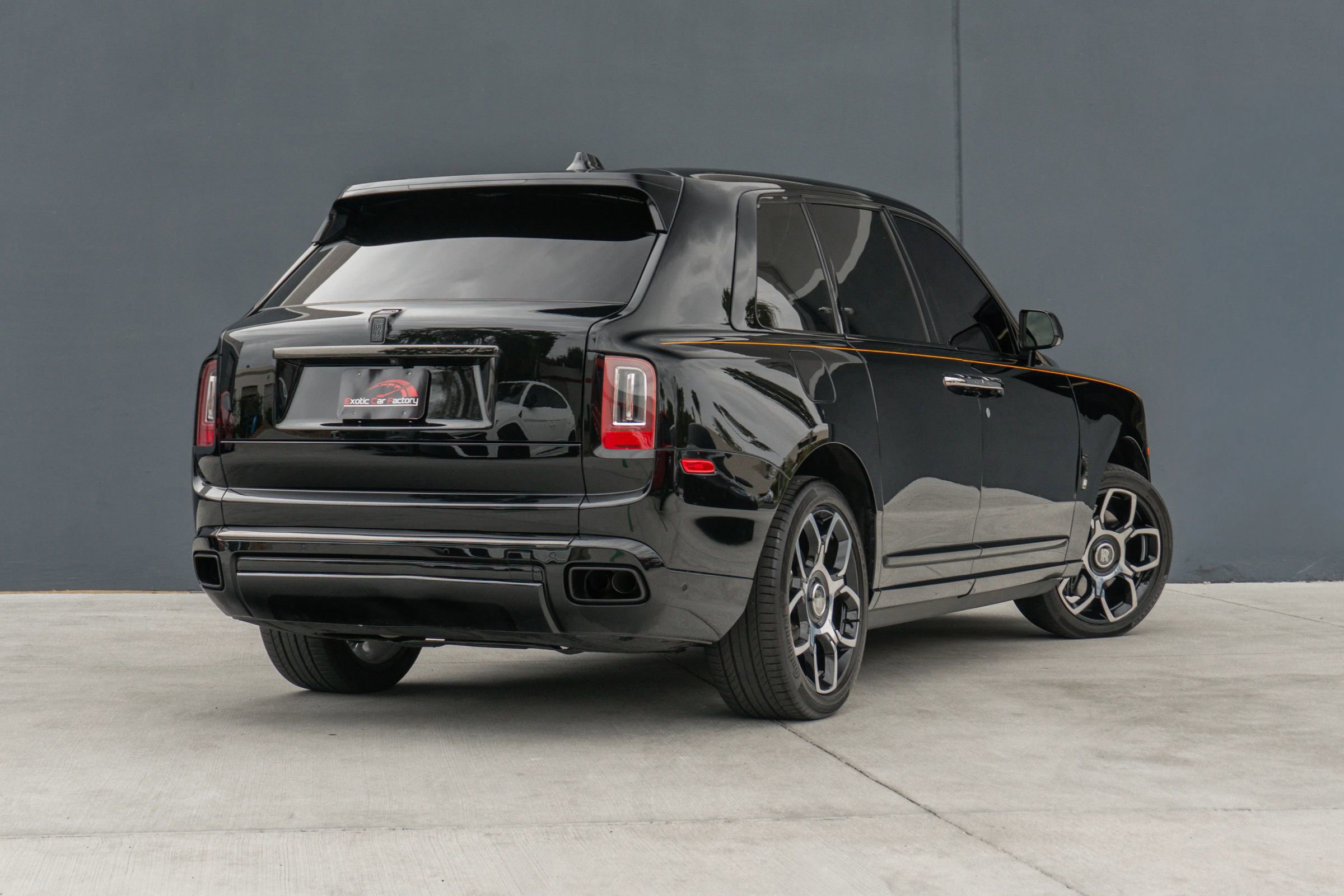 Used 2023 Rolls-Royce Cullinan Black Badge w/ Leather Finishing Pack image 7