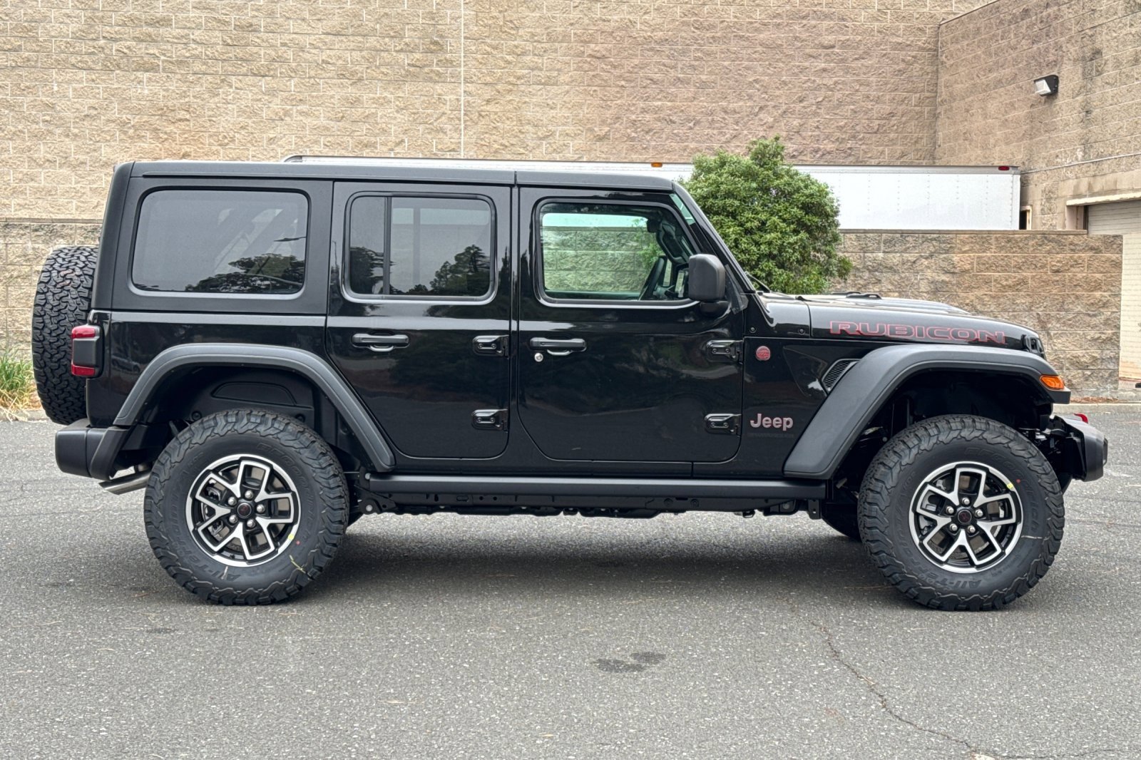 New 2026 Jeep Wrangler Unlimited Rubicon w/ Safety Group image 2