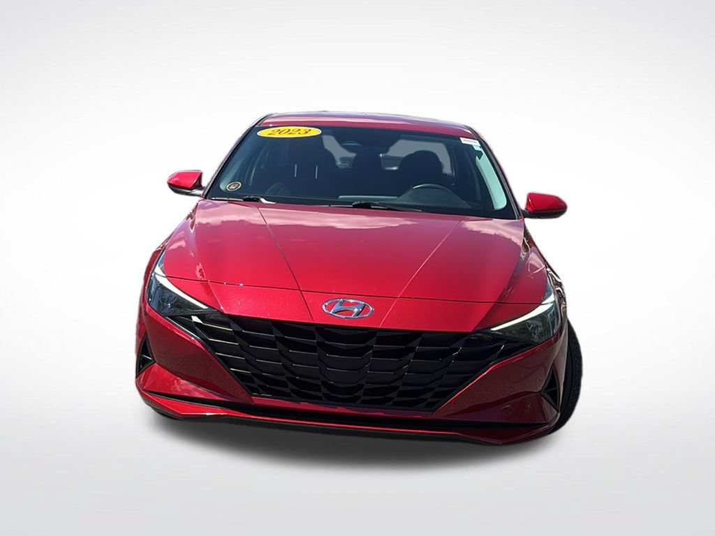 Used 2023 Hyundai Elantra SEL FWD image 2