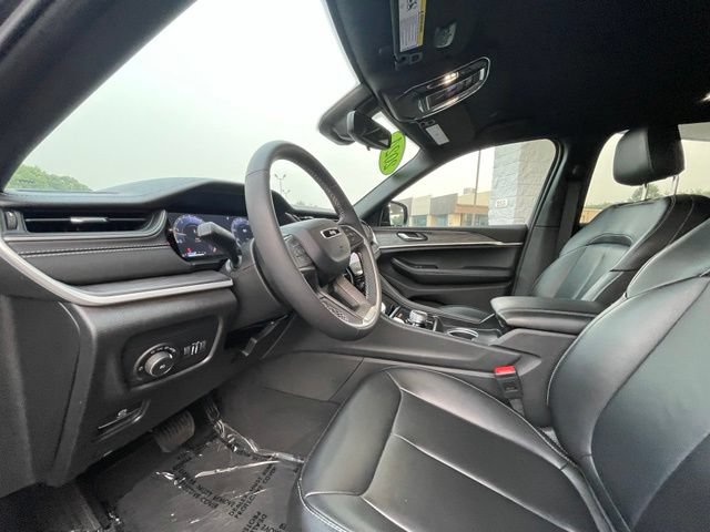 Used 2024 Jeep Grand Cherokee Limited AWD/4WD image 10