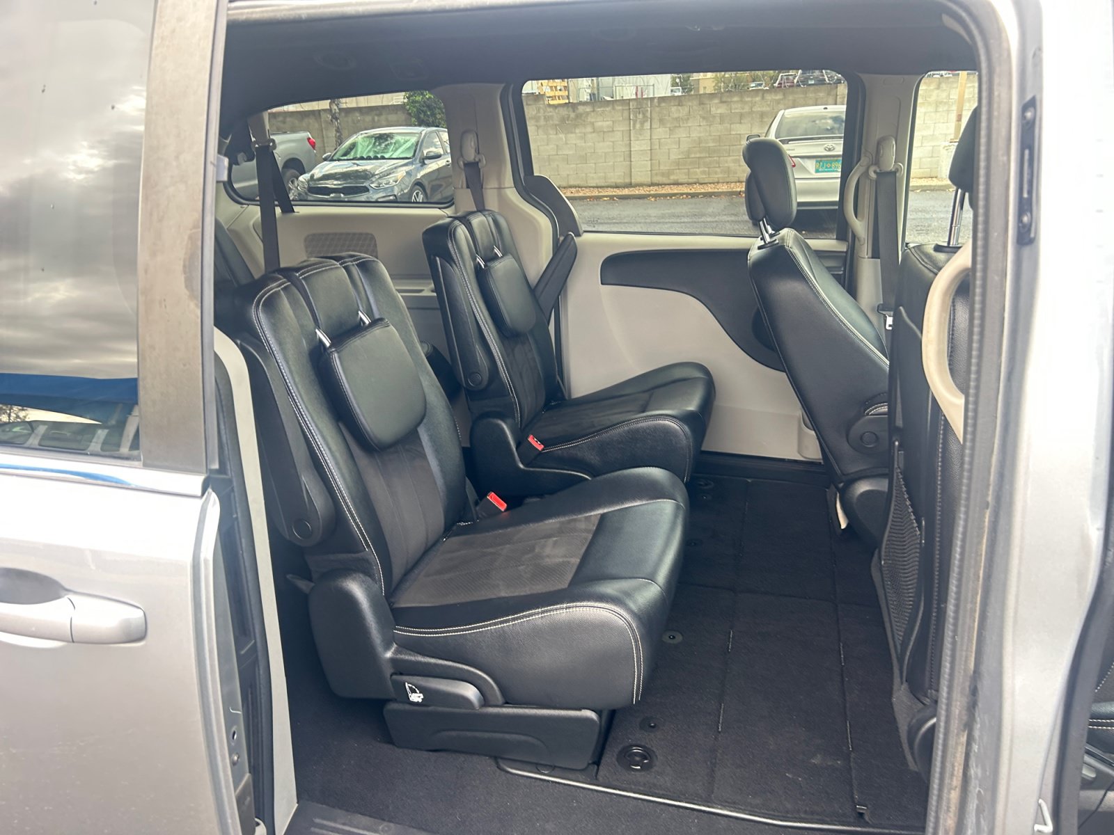 Used 2019 Dodge Grand Caravan SXT FWD image 18