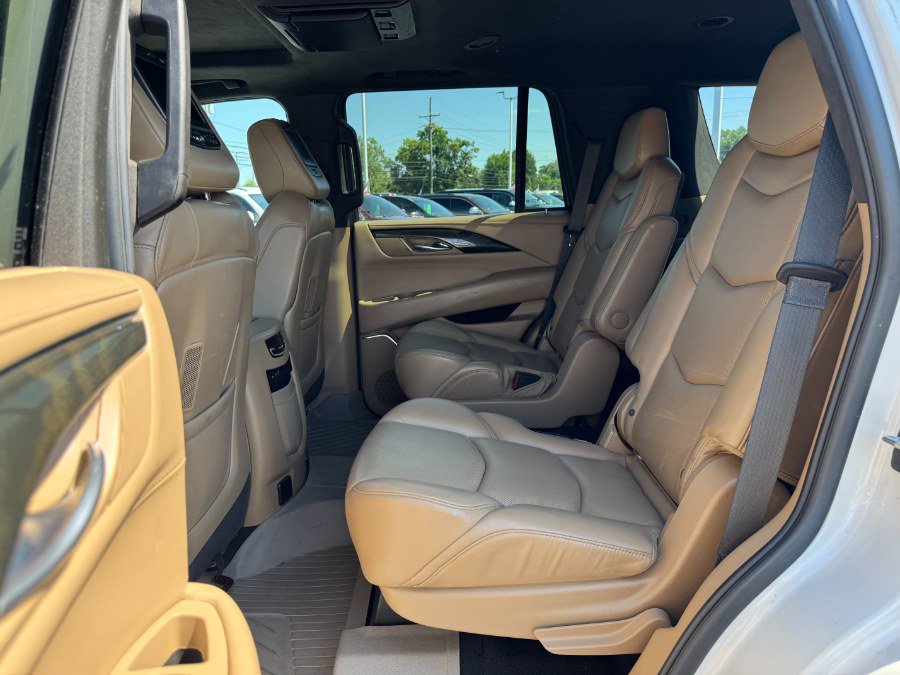 Used 2018 Cadillac Escalade Platinum AWD/4WD image 16