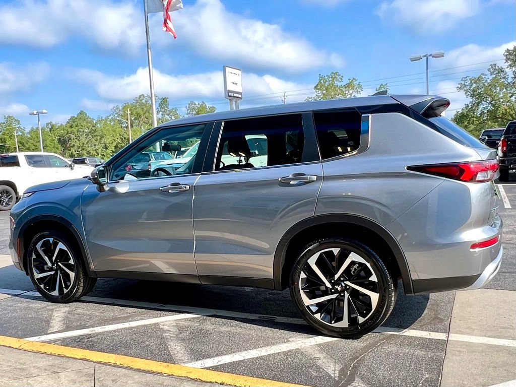 Used 2024 Mitsubishi Outlander SE image 8