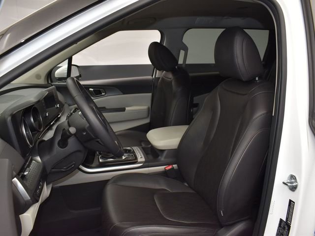 Certified 2024 Kia Carnival LX image 9