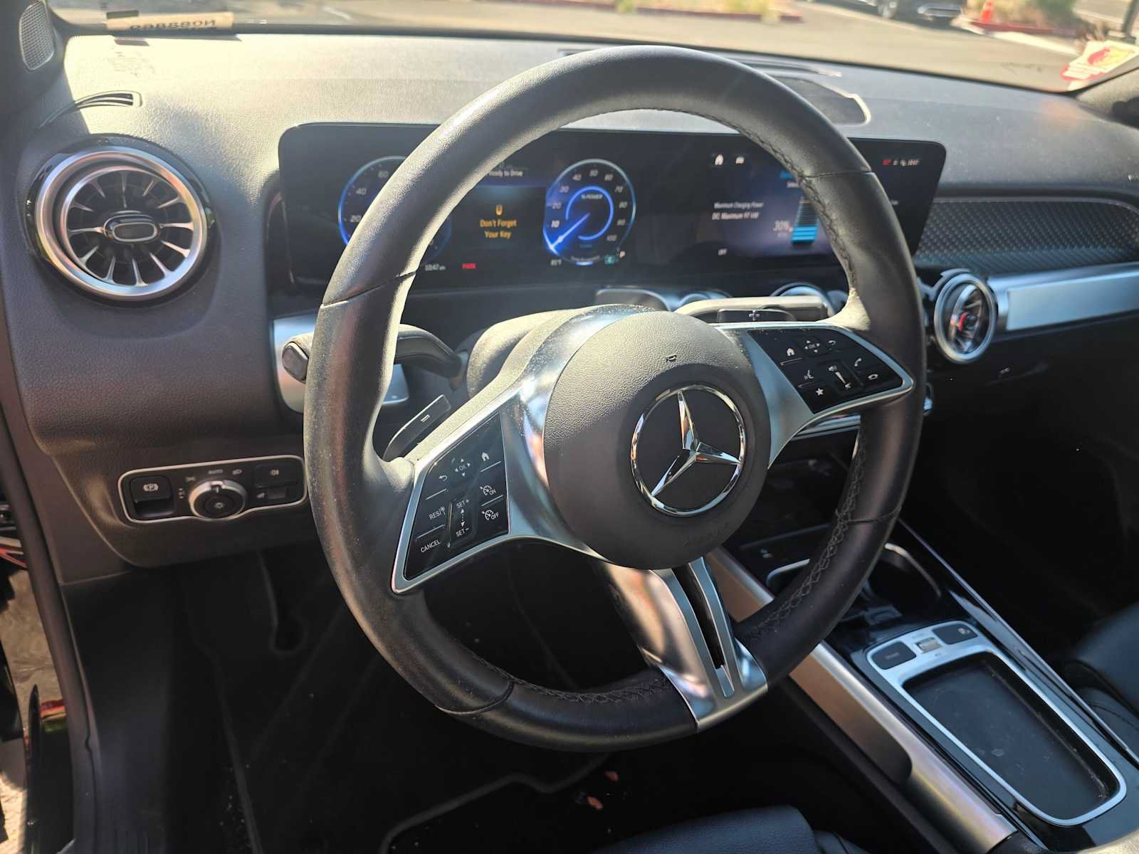 Used 2024 Mercedes-Benz EQB 300 4MATIC image 25