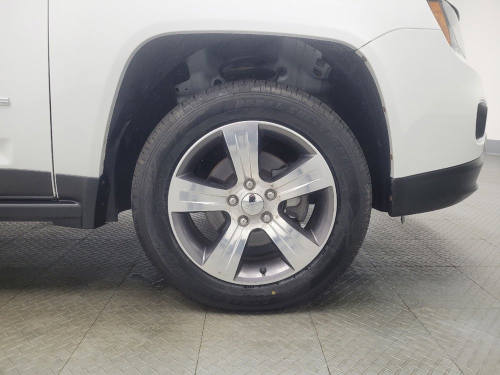 Used 2017 Jeep Compass High Altitude FWD image 31
