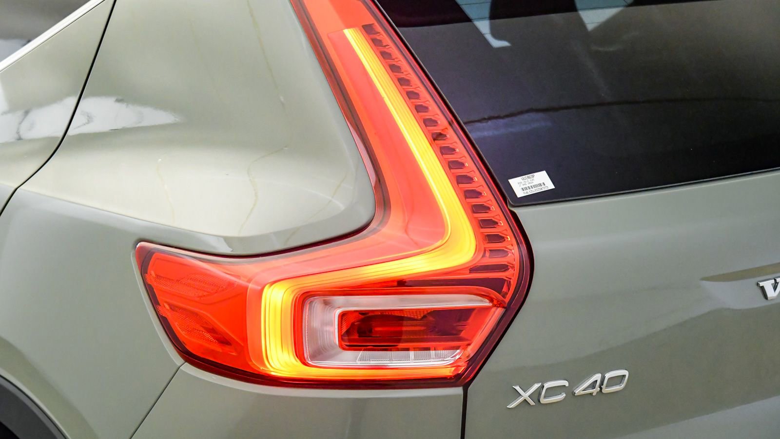 Certified 2025 Volvo XC40 B5 Core AWD/4WD image 12