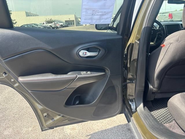 Used 2016 Jeep Cherokee 75th Anniversary AWD/4WD image 16