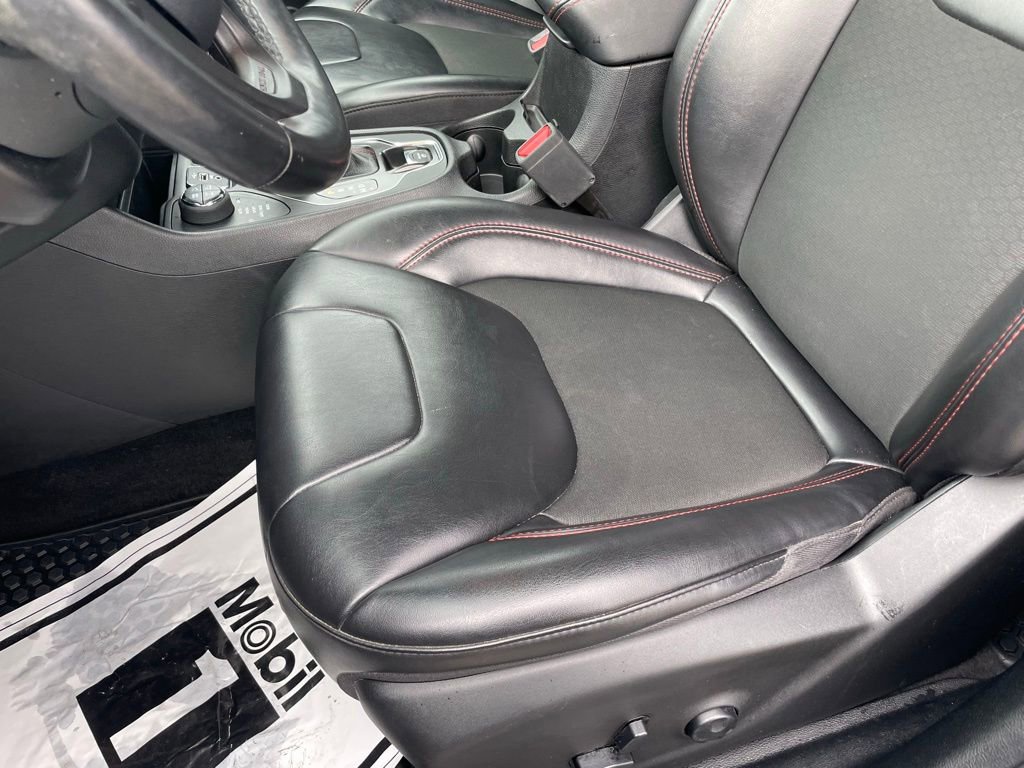 Used 2020 Jeep Cherokee Trailhawk w/ Cold Weather Group image 21