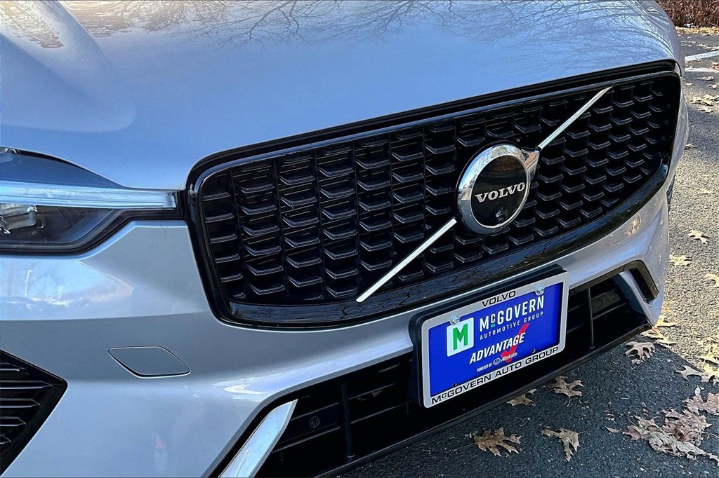 Certified 2023 Volvo XC60 B5 Plus w/ Climate Package image 32