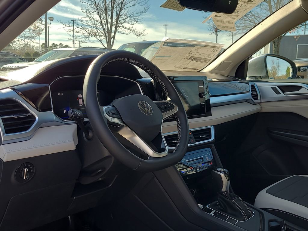 New 2026 Volkswagen Taos SE image 10