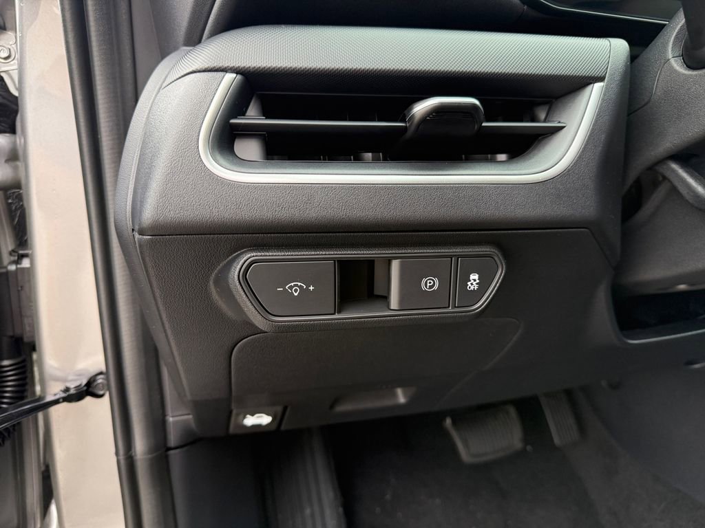 New 2025 Kia K4 LXS image 16
