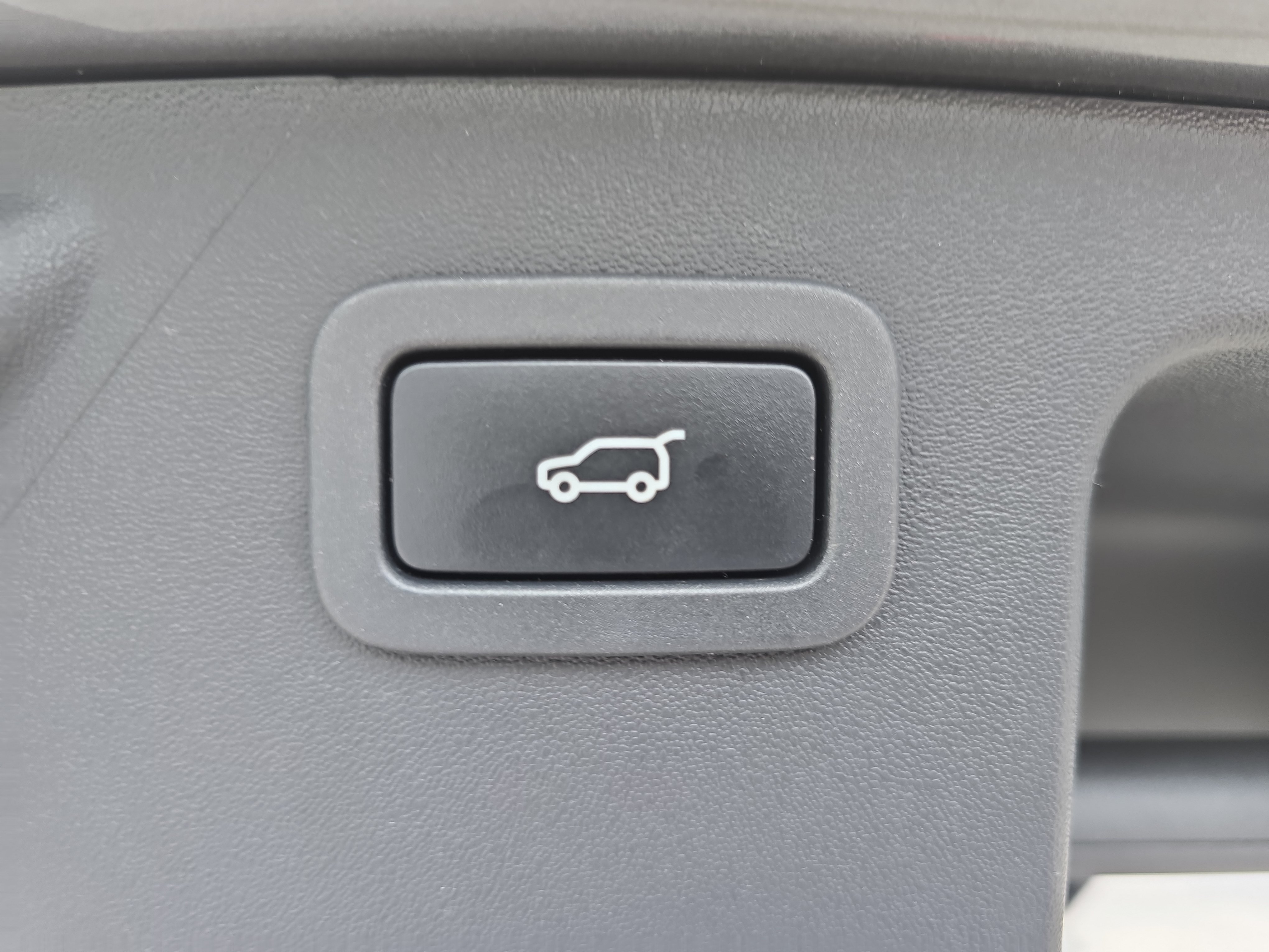 Used 2019 Land Rover Discovery Sport AWD/4WD image 13
