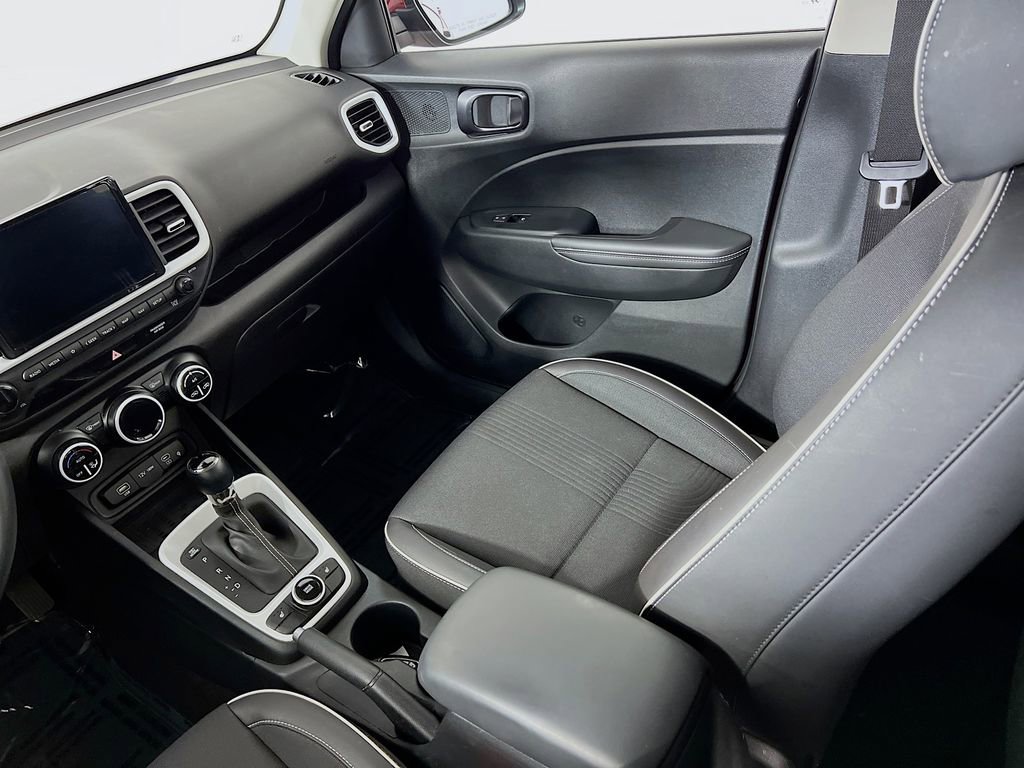 Certified 2023 Hyundai Venue Limited w/ Cargo Package FWD image 22