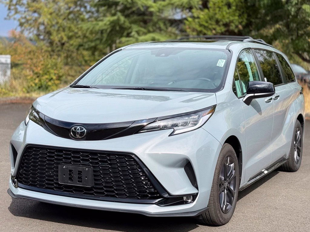 Used 2026 Toyota Sienna XSE AWD/4WD image 1