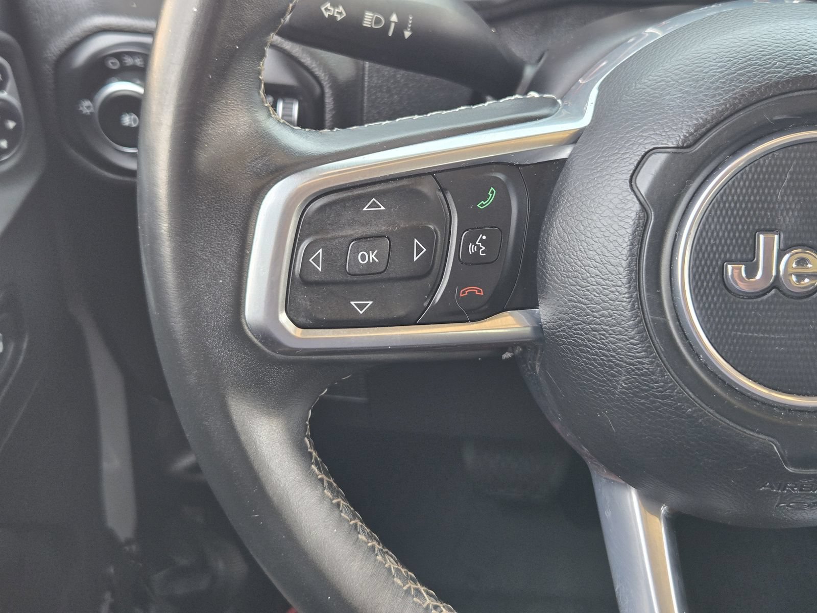 Used 2018 Jeep Wrangler Unlimited Sahara AWD/4WD image 27