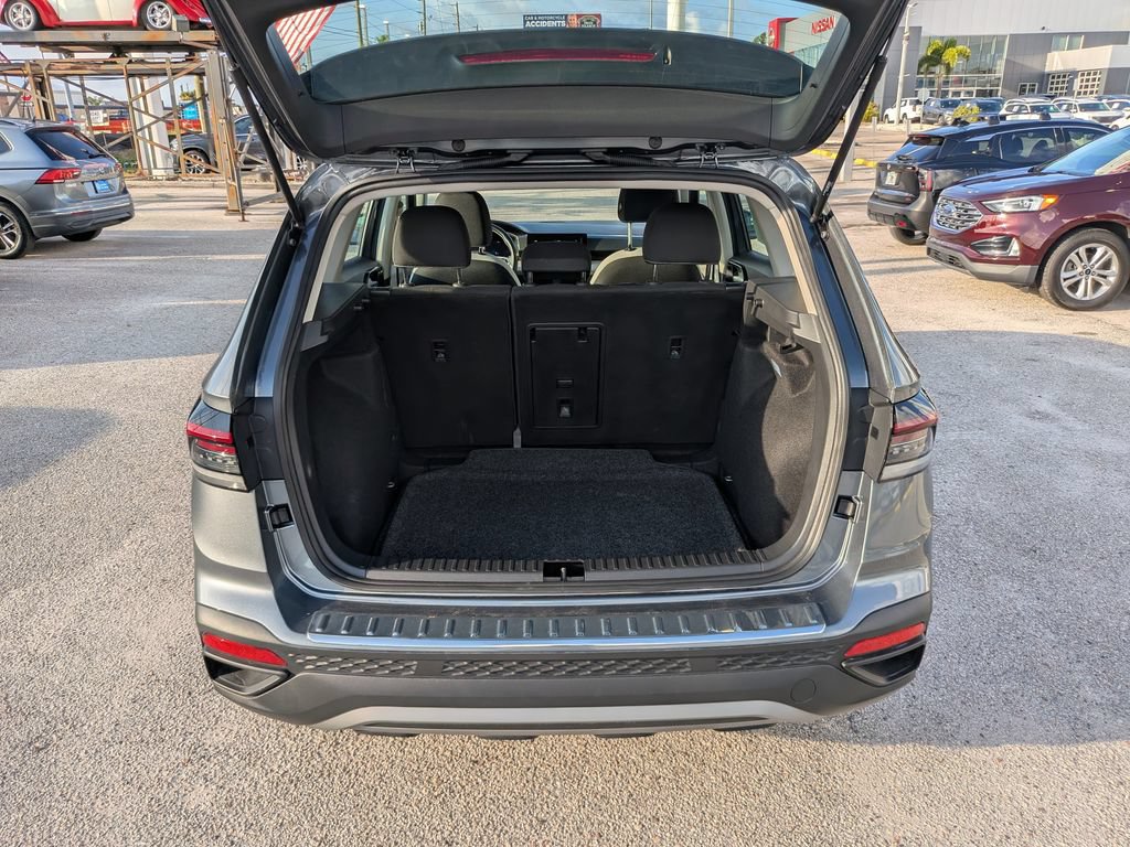 Certified 2025 Volkswagen Taos S FWD image 8