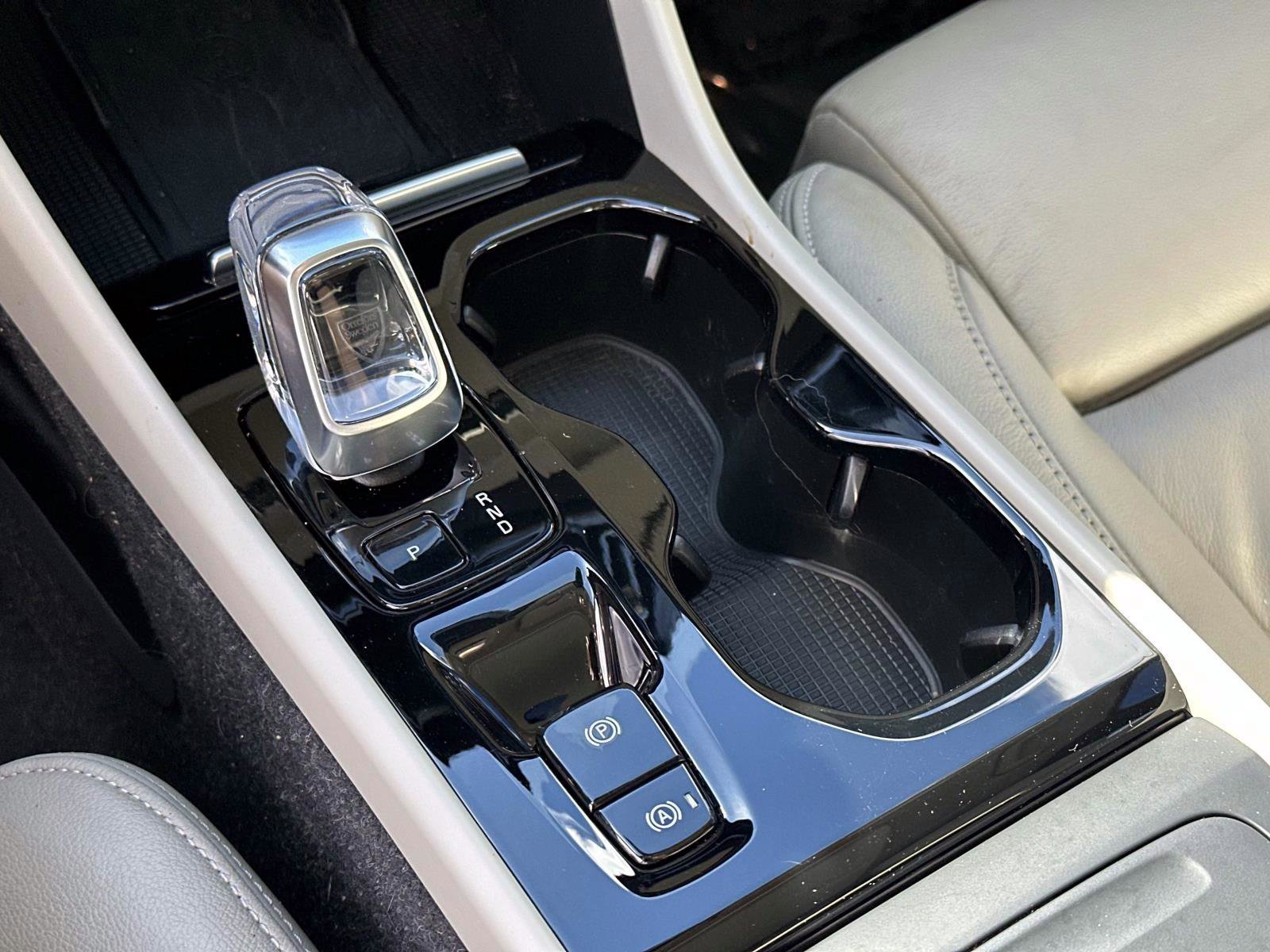 Certified 2023 Volvo XC40 B5 Plus image 25