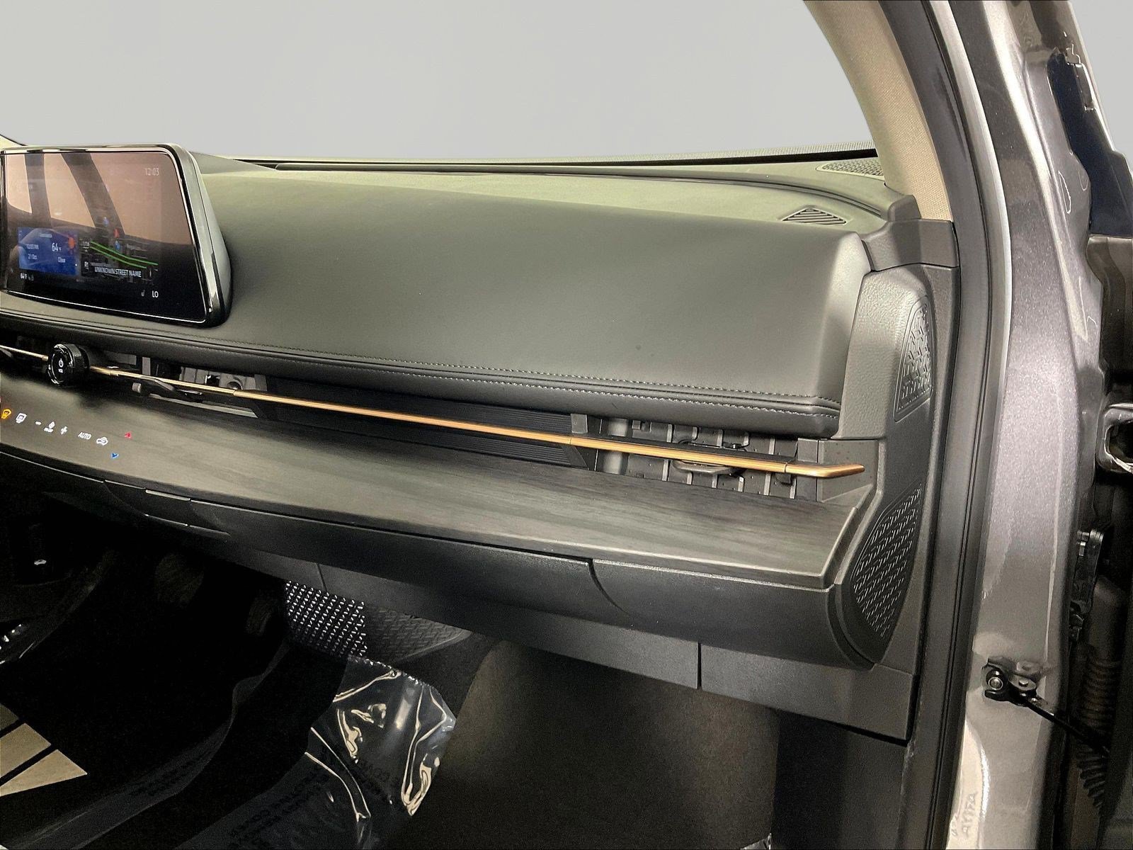 Certified 2023 Nissan Ariya AWD image 26