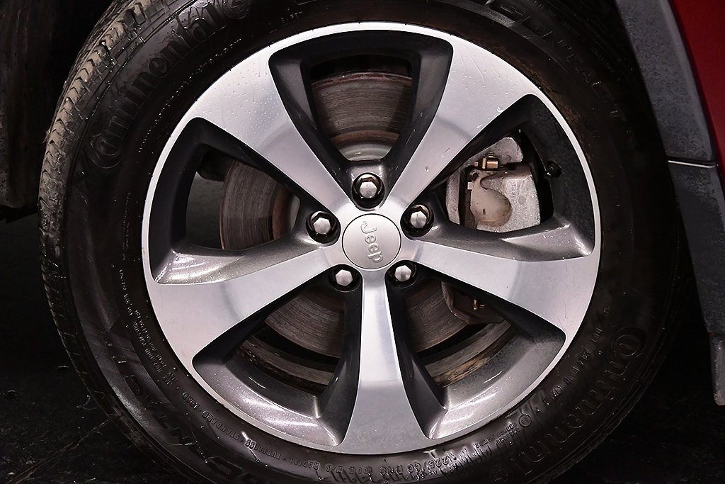 Used 2019 Jeep Cherokee Limited image 9