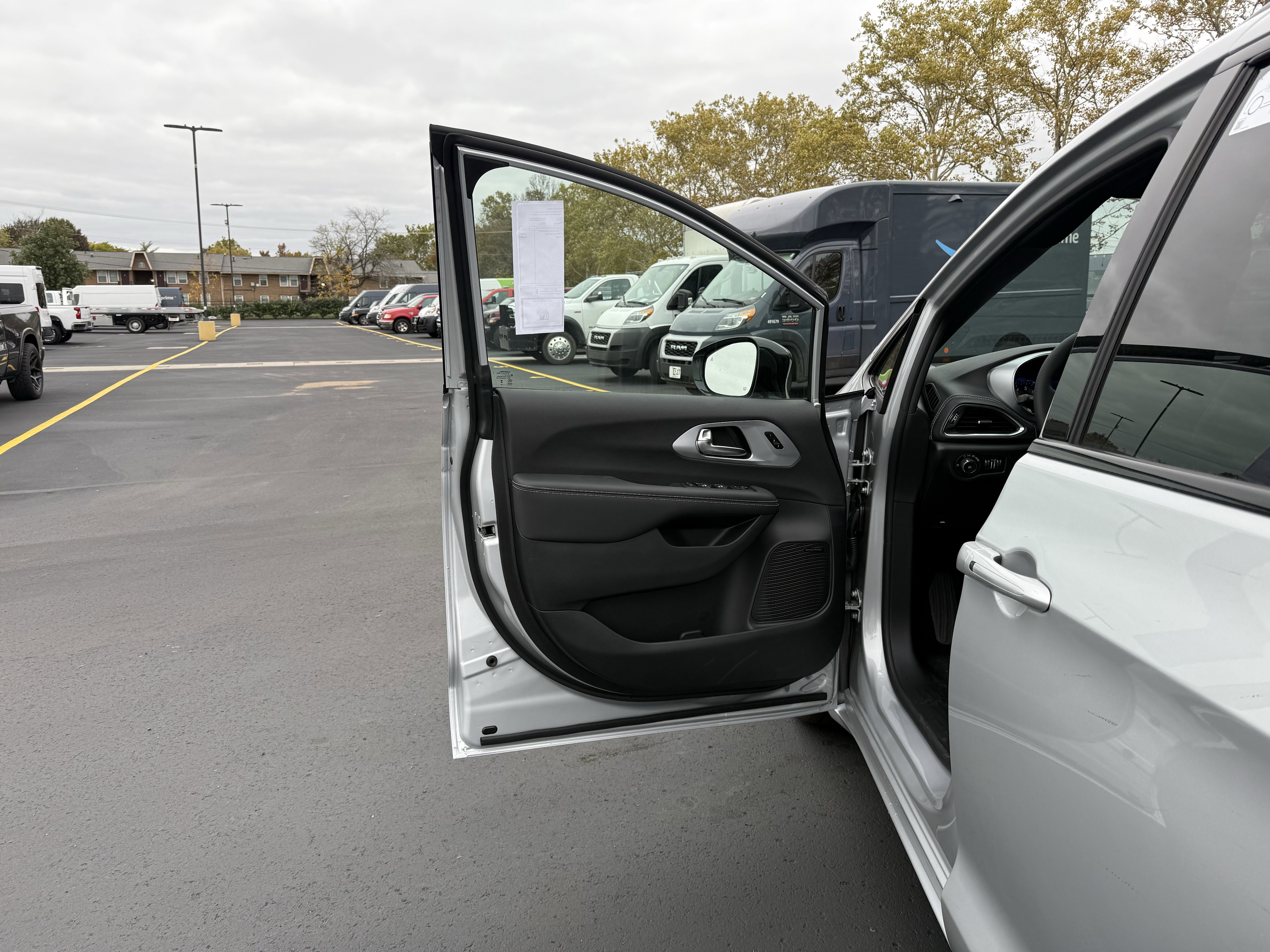 New 2026 Chrysler Pacifica Limited image 15