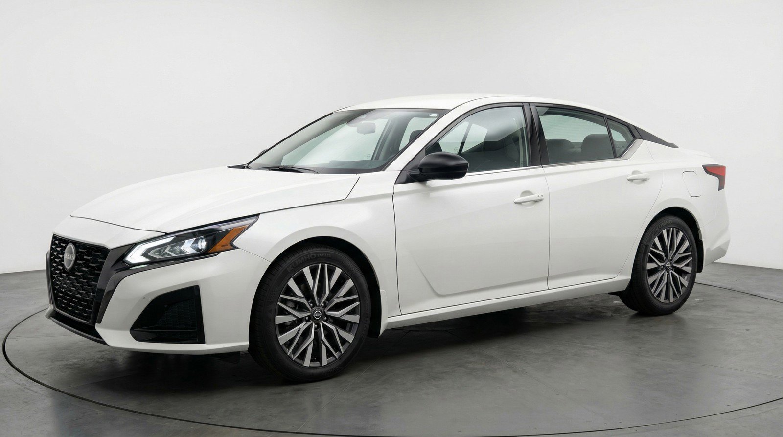 Used 2025 Nissan Altima 2.5 SV image 3