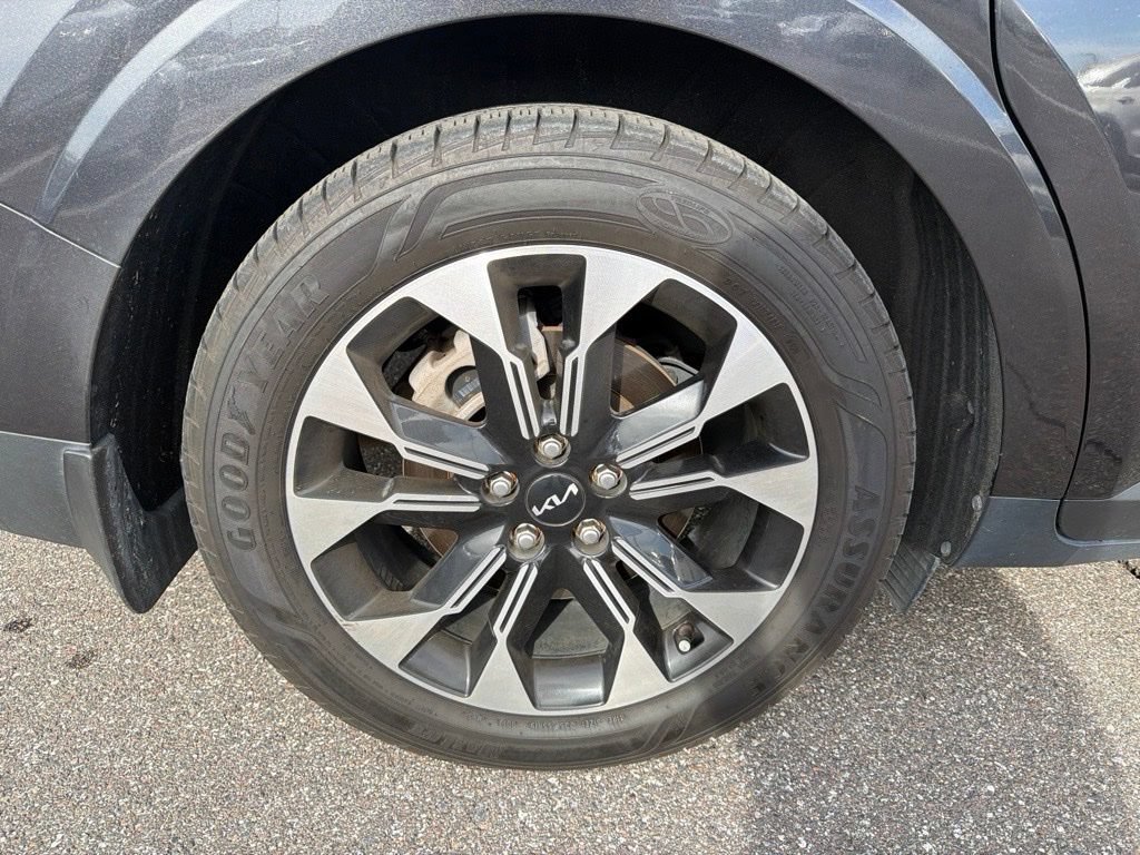 Certified 2023 Kia Carnival EX FWD image 28