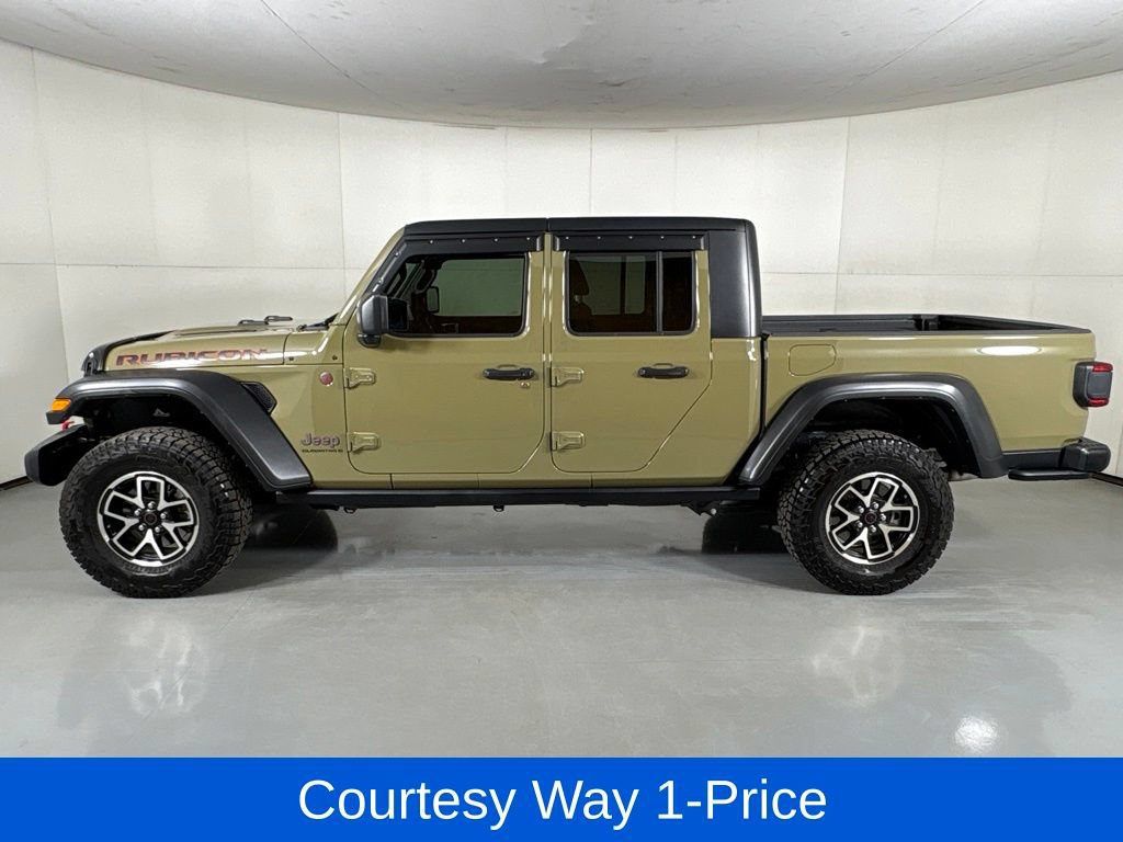 Used 2025 Jeep Gladiator Rubicon w/ Technology Group AWD/4WD image 6