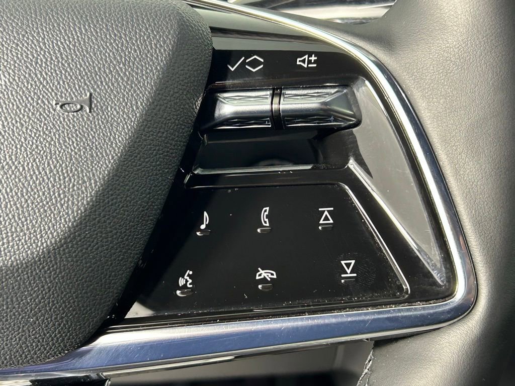 Used 2023 Cadillac Lyriq AWD image 29