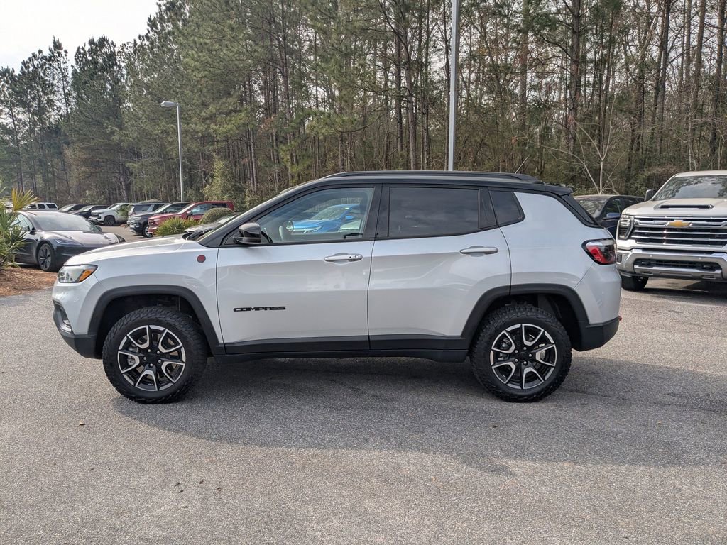 Used 2024 Jeep Compass Trailhawk image 7