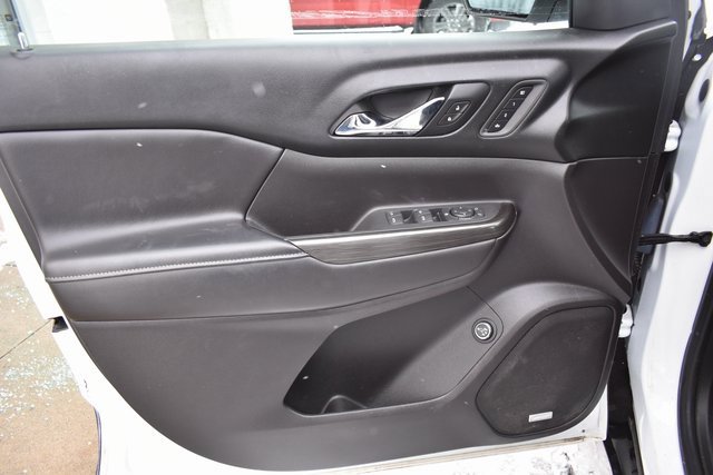 Used 2018 GMC Acadia SLT w/ LPO, Black Accent Package image 14