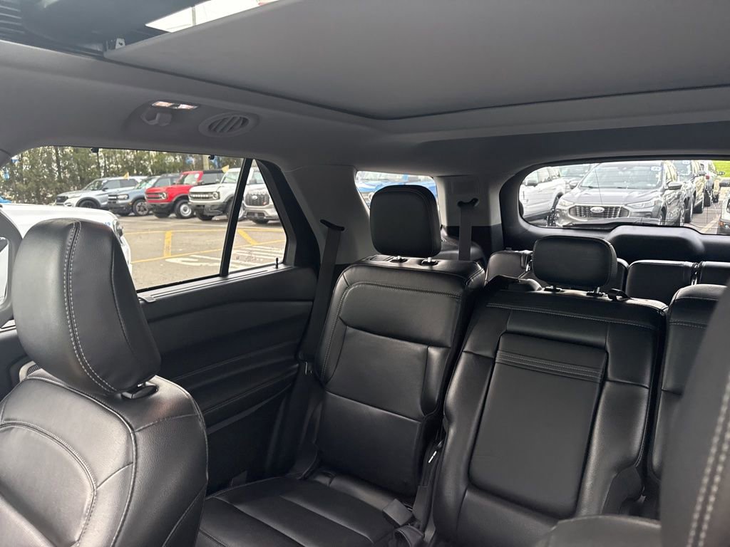 Used 2022 Ford Explorer Limited w/ Equipment Group 301A AWD/4WD image 15