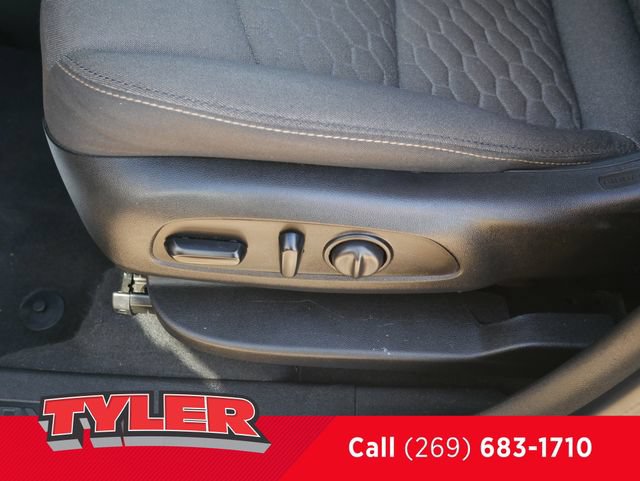 Used 2020 Chevrolet Equinox LT w/ Driver Convenience Package FWD image 23
