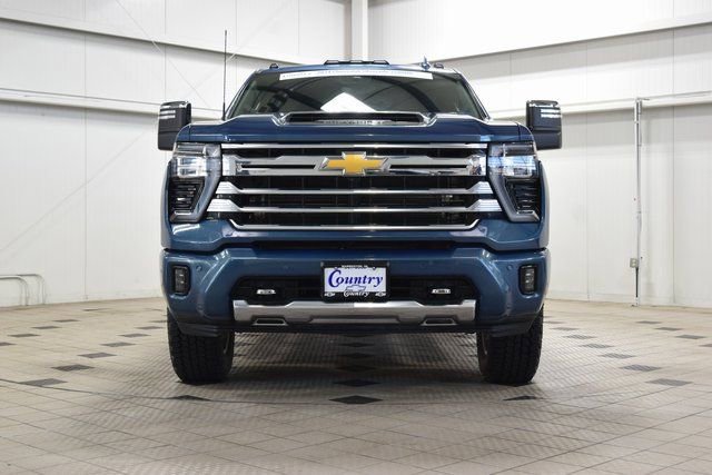 Used 2024 Chevrolet Silverado 3500 High Country w/ Technology Package AWD/4WD image 2